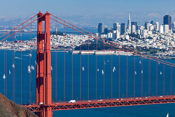 panorama w san francisco, le golden gate bridge - golden gate bridge san francisco county san francisco bay bay photos et images de collection