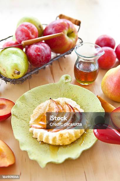 Apfeltarte Mit Frischem Obst Stockfoto und mehr Bilder von Apfel - Apfel, Apfelkuchen, Birne