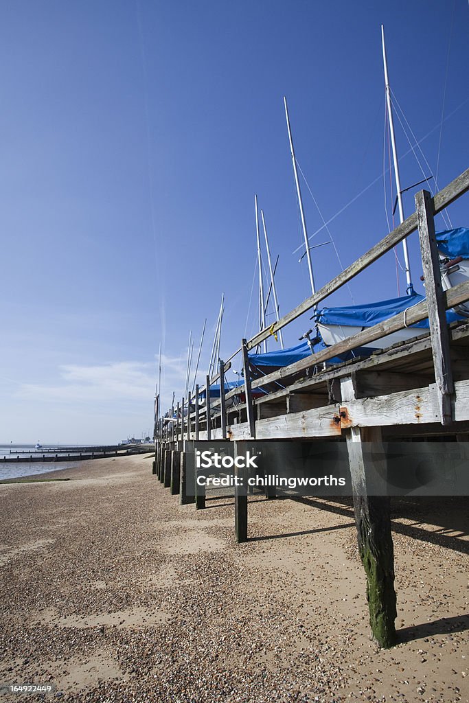 Barcos no Inverno armazenamento em Southend Beach, Essex, Reino Unido - Royalty-free Ao Ar Livre Foto de stock