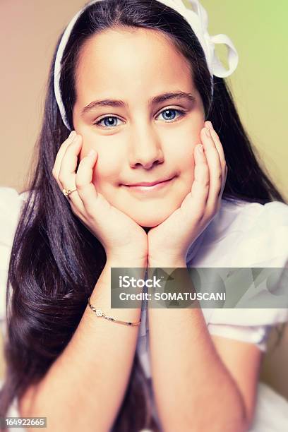 Retrato De Uma Rapariga Na Sua Primeira Comunhão Dia - Fotografias de stock e mais imagens de Beleza