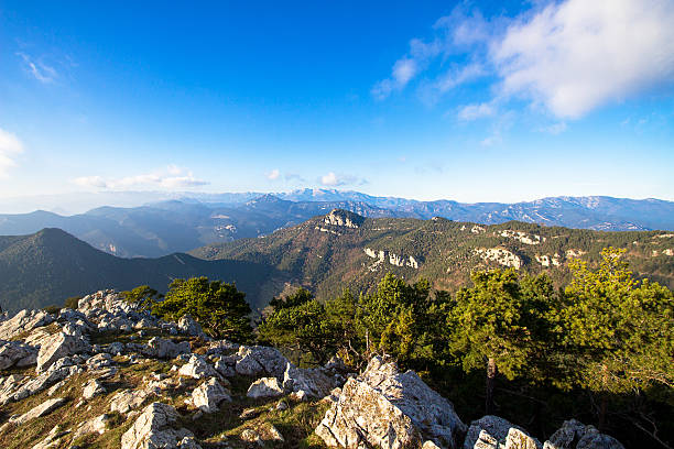 top of the world - garrotxa photos et images de collection