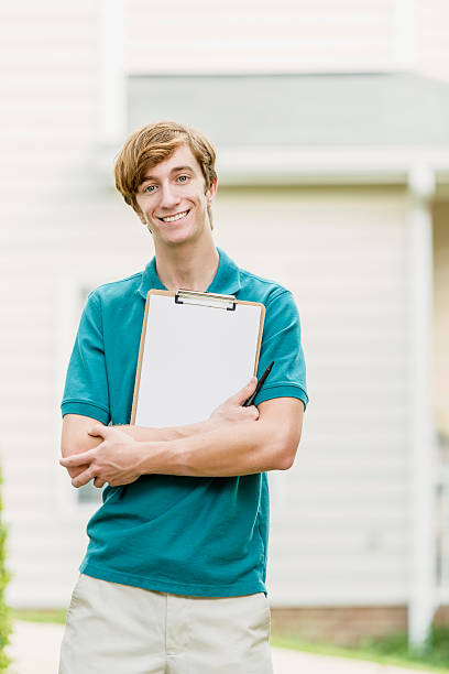 volontario street canvasser - clipboard men sales occupation casual foto e immagini stock