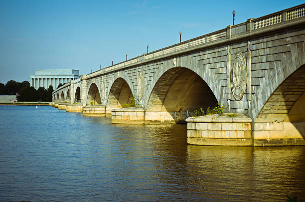 istock Memorial bridge over river in Washington 164924324