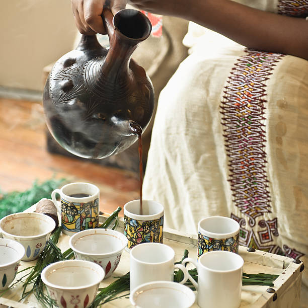 cerimonia del caffè etiope - ethiopian people foto e immagini stock