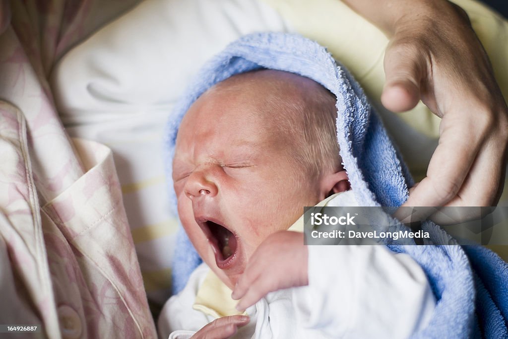 Neugeborene Baby - Lizenzfrei Gähnen Stock-Foto