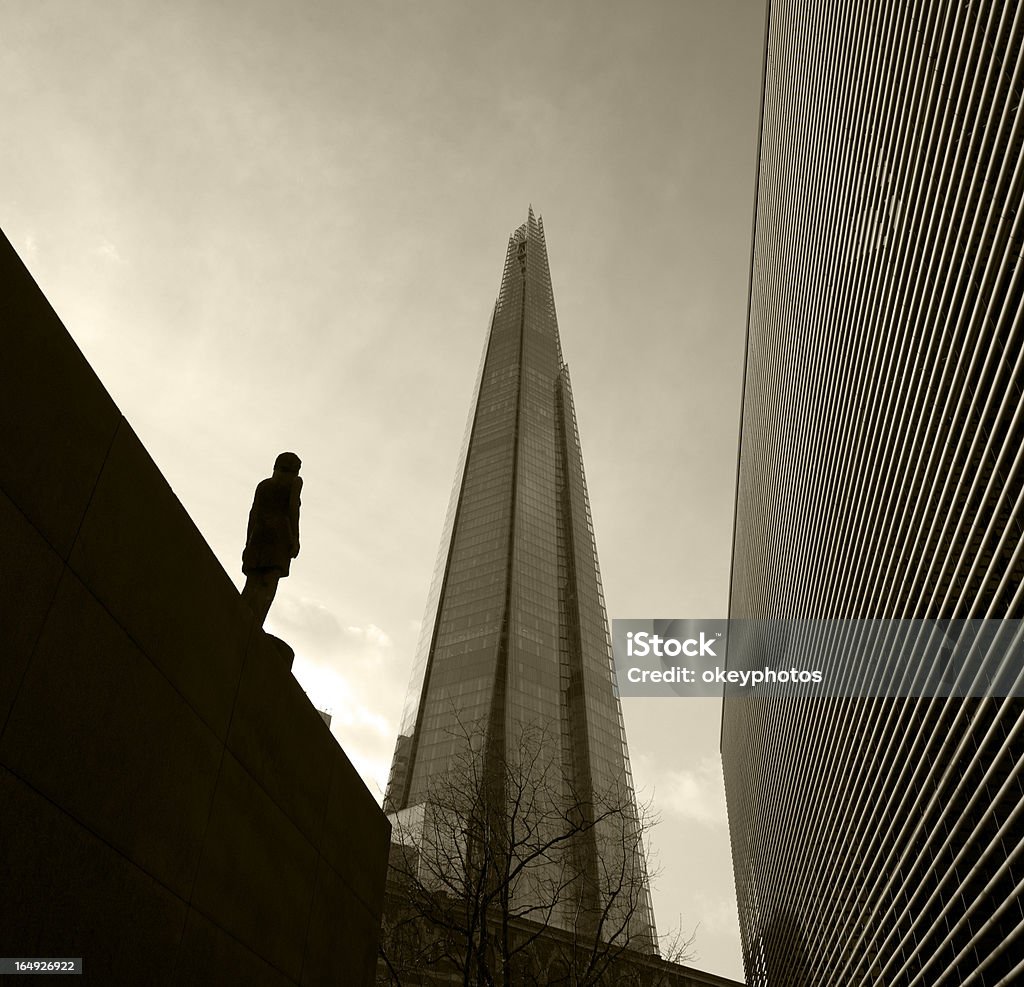 피라미드 유리컵 미흡함 런던 - 로열티 프리 금융 스톡 사진