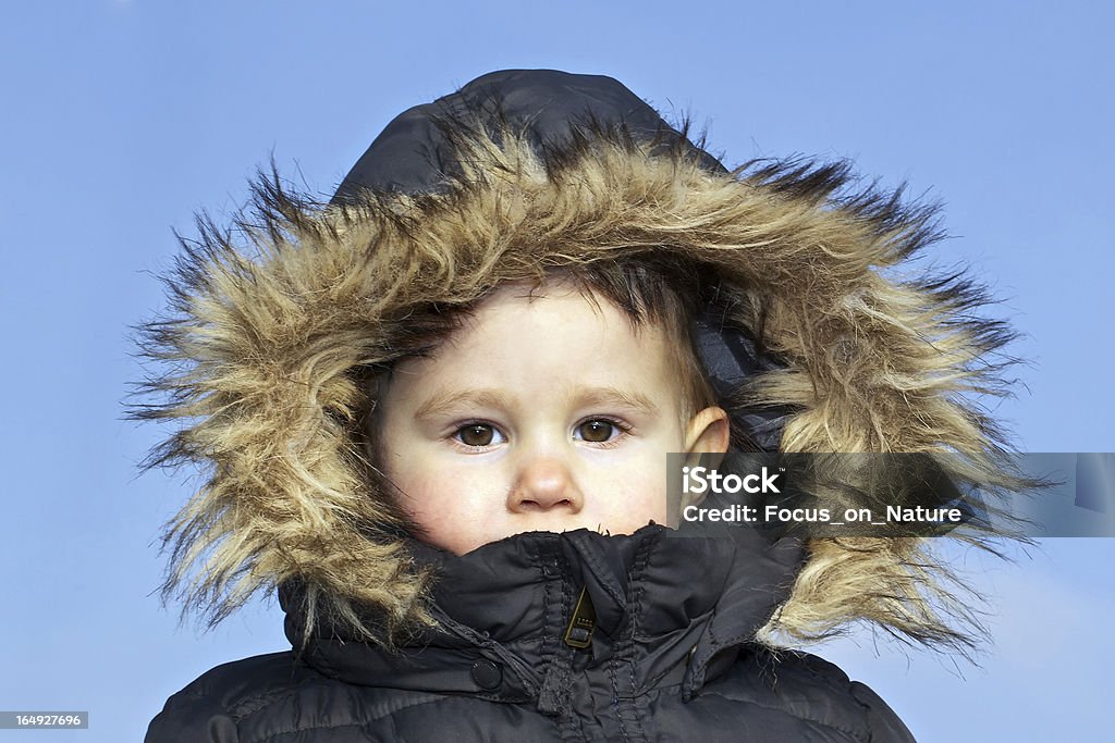 Dziewczynka w Zimowy płaszcz - Zbiór zdjęć royalty-free (12-17 miesięcy)