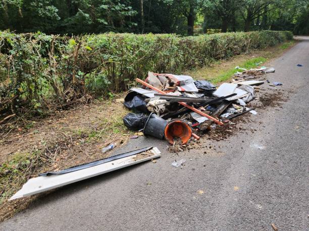 istock Pile of discarded trash 1649326663