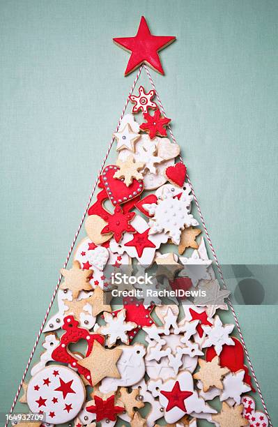 Cookie Árvore De Natal - Fotografias de stock e mais imagens de Arte e Artesanato - Arte visual - Arte e Artesanato - Arte visual, Assado no Forno, Bola de Árvore de Natal