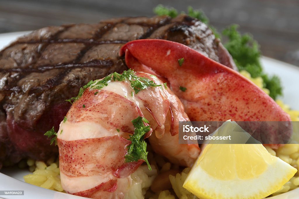 Lagosta e Bife Surf n Relva - Royalty-free Bife Foto de stock