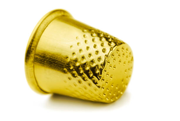 golden dedal - thimble sewing item close up studio shot imagens e fotografias de stock