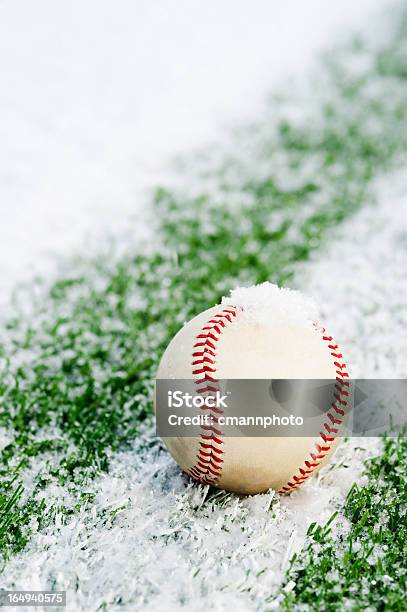 Baseball Na Pole Śniegu - zdjęcia stockowe i więcej obrazów Baseball - Baseball, Bez ludzi, Boisko