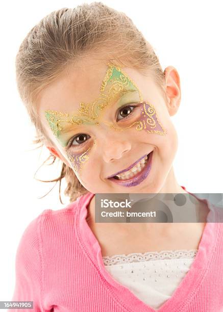 Photo libre de droit de Beau Sourire Femme Montrant Peint Visage banque d'images et plus d'images libres de droit de Enfant - Enfant, Maquillage traditionnel du visage, Paillette - Équipement d'art et d'artisanat