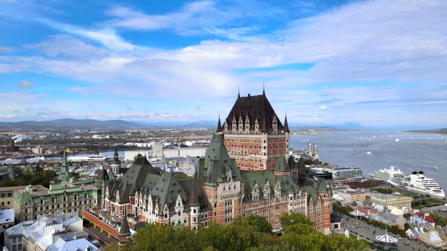 Historic Tourism and beautiful nature in Quebec City