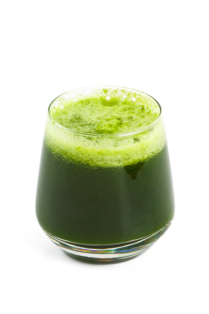 frisches grünes gemüse - barley grass juice green stock-fotos und bilder