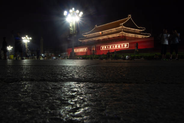 천안문 광장의 밤 - tiananmen square 뉴스 사진 이미지