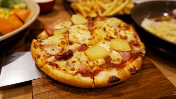 istock pizza hawaiian food 1649846885