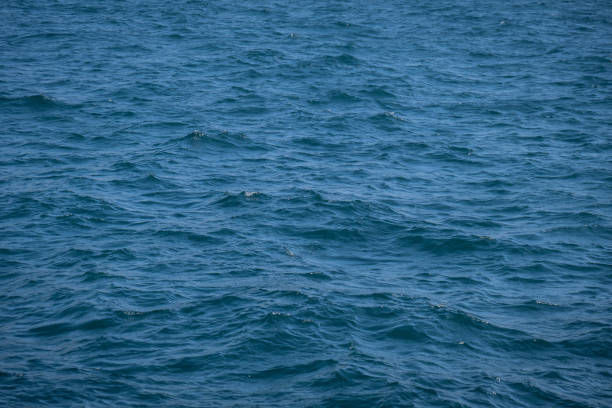 海面の波。青い水はアスブストラクト。 - water wave water surface wave pattern ストックフォトと画像