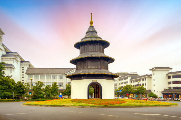 chiny yangzhou noc scena - travel urban scene blurred motion shanghai zdjęcia i obrazy z banku zdjęć