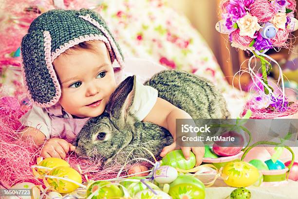 Süßes Baby Mit Osterhase Stockfoto und mehr Bilder von 12-17 Monate - 12-17 Monate, 12-23 Monate, Baby