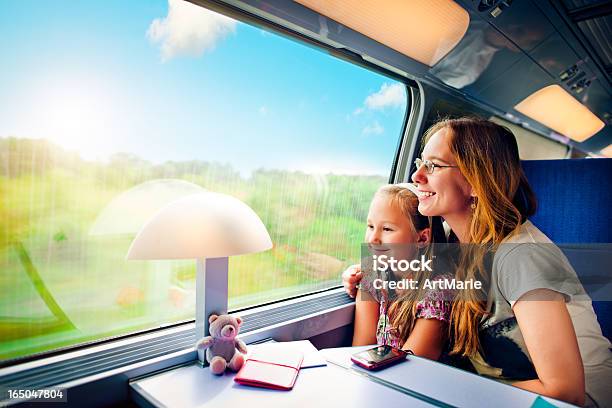 Reisen Mit Zug Stockfoto und mehr Bilder von Eisenbahn - Eisenbahn, Familie, Fenster