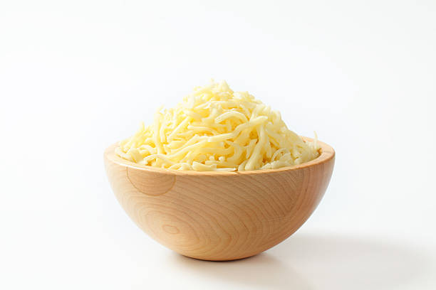 ciotola di legno con formaggio grattugiato - food and drink cheese grated bowl foto e immagini stock