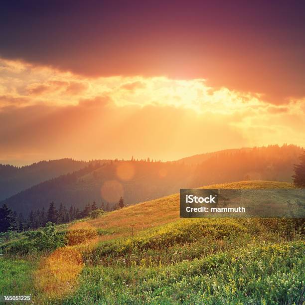 Zachód Słońca W Górach - zdjęcia stockowe i więcej obrazów Alpy - Alpy, Bez ludzi, Brzask