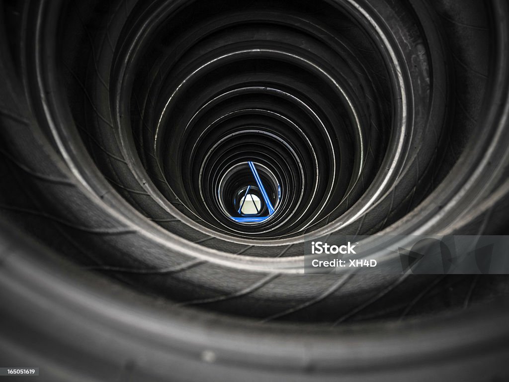 새로운 타이어 in storehouse - 로열티 프리 타이어 스톡 사진