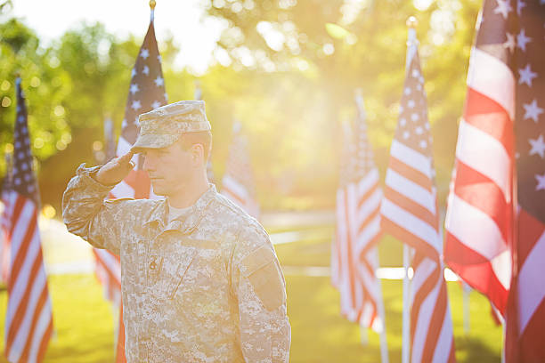 soldato americano - armed forces saluting marines military foto e immagini stock
