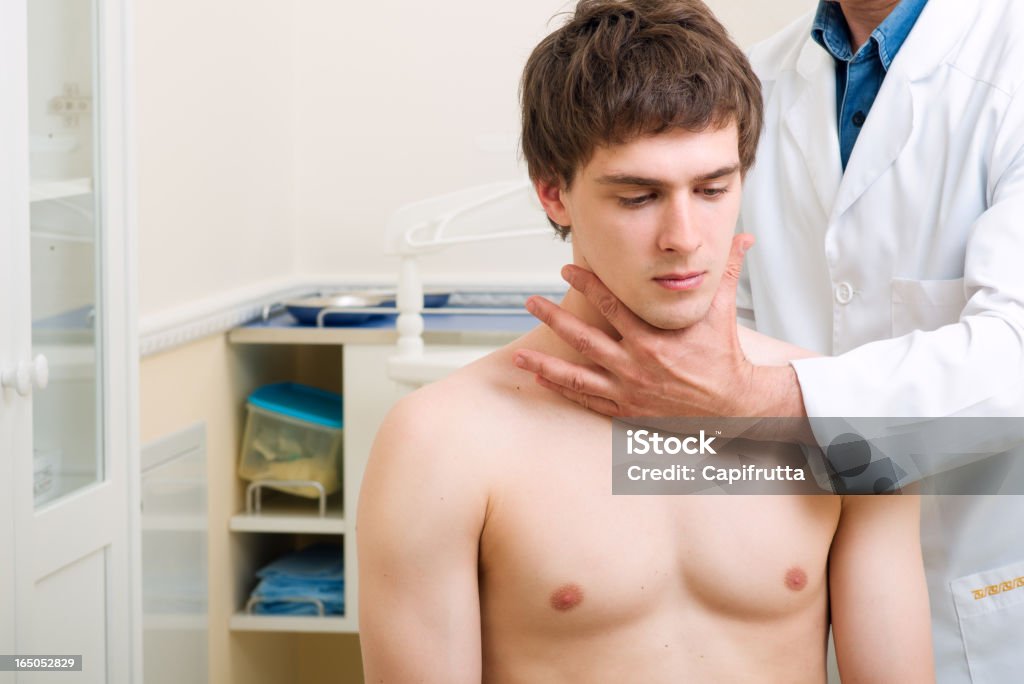 Arzt Rückenwirbel testing Patienten's neck - Lizenzfrei Alternative Behandlungsmethode Stock-Foto