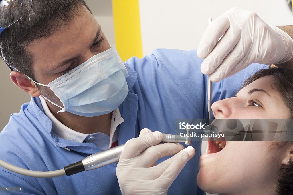 Limpieza Dental primer plano - Foto de stock de Dentista libre de derechos