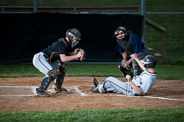 baseballista preparaty do płyty głównej - home base base plate baseball umpire zdjęcia i obrazy z banku zdjęć