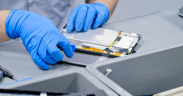 istock Repairman repairing digital tablet 1650609161