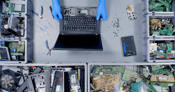 istock Repairman repairing laptop 1650609170