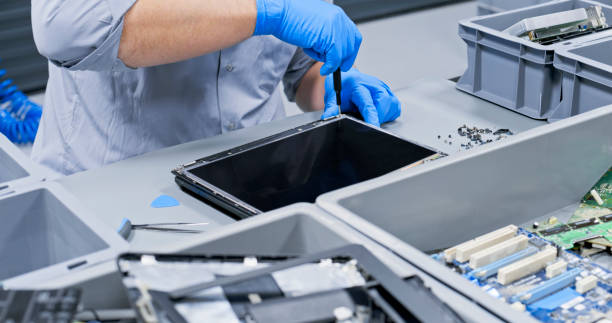 istock Repairman repairing laptop 1650609194