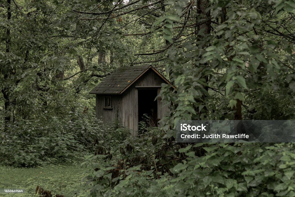 Nhà ngoài tại một trang trại bỏ hoang dọc theo đường Old MIne ở New Jersey - Trả phí Bản quyền Một lần Bầu trời Bức ảnh sẵn có Nhà ngoài tại một trang trại bỏ hoang dọc theo đường Old MIne ở New Jersey - Trả phí Bản quyền Một lần Bầu trời Bức ảnh sẵn có