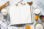 backhintergrund-mit-kochbuch-und-zutaten.jpg?b=1&s=170x170&k=20&c=N7R-CCwyc5s5lBT6F2u64BVsnyhMUQJHFXUaWbMD5GY=
