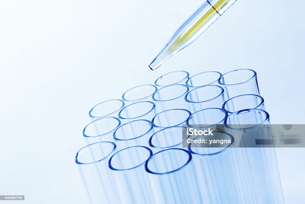 Reagenzgläser und pipette - Lizenzfrei Ausrüstung und Geräte Stock-Foto