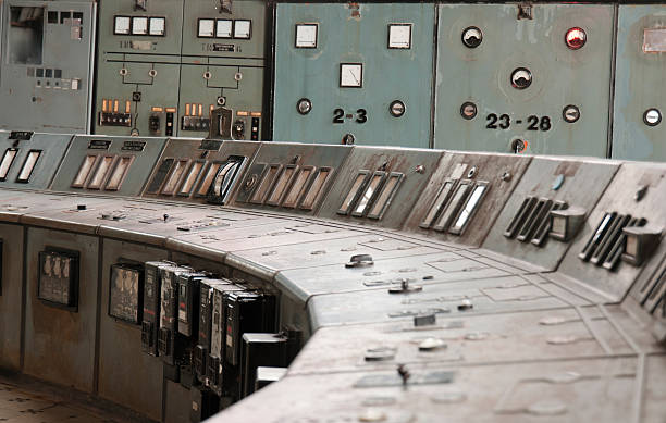 antiga estação de energia - control panel factory control machine - fotografias e filmes do acervo