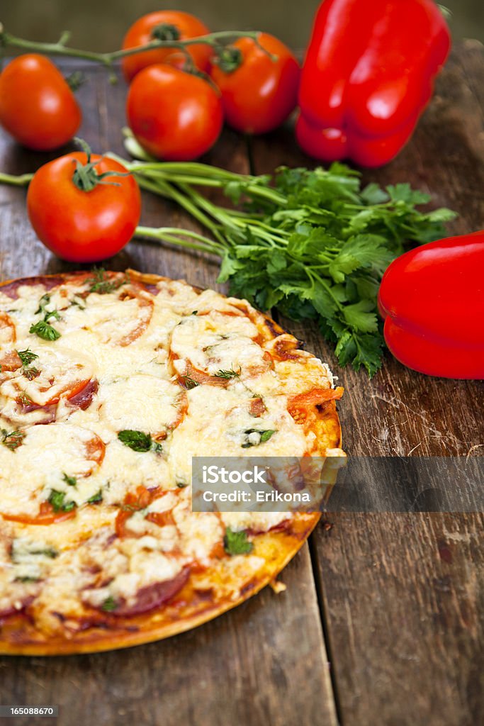Pizza artesanal - Foto de stock de Cocina - Estructura de edificio libre de derechos