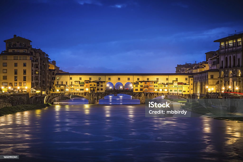 Puente Ponte Vecchio al atardecer, Florencia, Toscana, Italia - Foto de stock de Agua libre de derechos