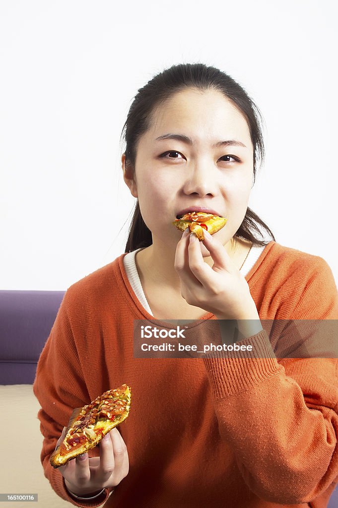 여자아이 식사 피자 - 로열티 프리 건강에 좋지 않은 음식 스톡 사진