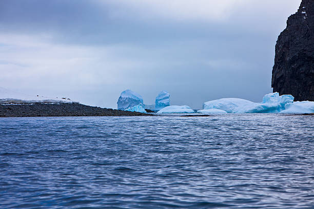 istock Icebergs near Spurt Island, Antarctica 165102662