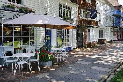 Tenterden, United Kingdom – August 11, 2023: An idyllic scene of a quaint outdoor cafe located in the historic market town of Tenterden, England