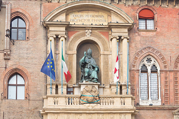 palazzo d'accursio a bologna - bologna italy medieval palace foto e immagini stock
