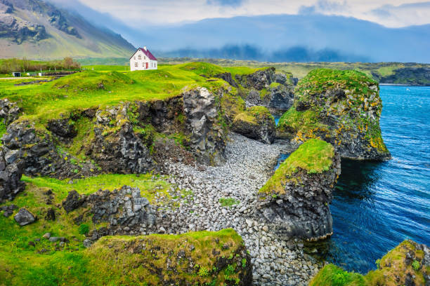 islandia península de snaefellsnes espectacular paisaje costero - snaefellsnes fotografías e imágenes de stock