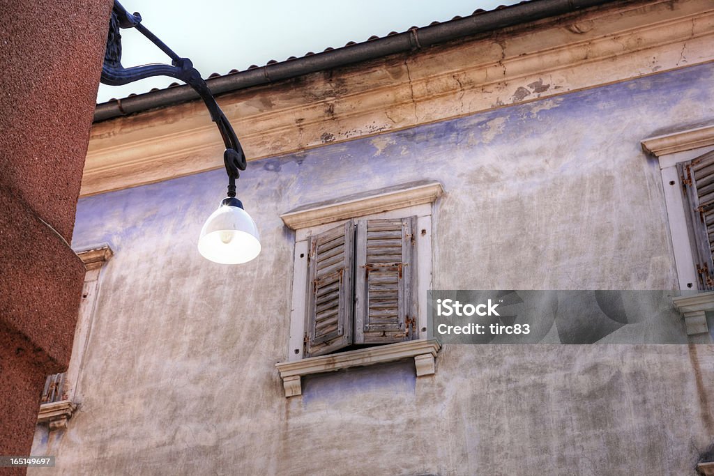 Typique de la Slovénie street abritant les façades - Photo de Architecture libre de droits