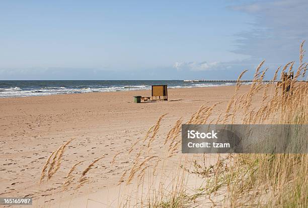 Foto de Praia E O Mar Palanga Lituânia e mais fotos de stock de Areia - Areia, Bacia d'água, Banco - Assento