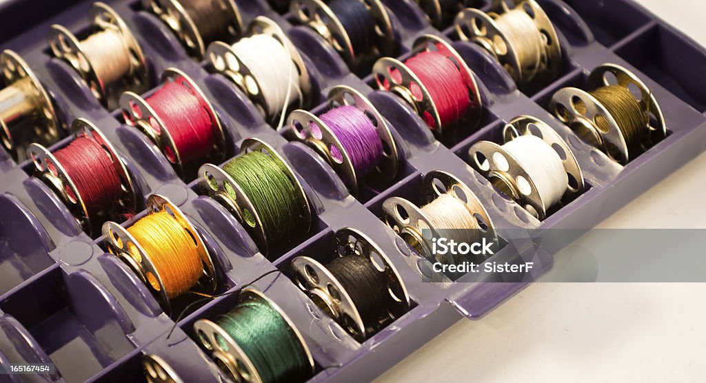 Los rollos de máquina de coser - Foto de stock de Actividades recreativas libre de derechos