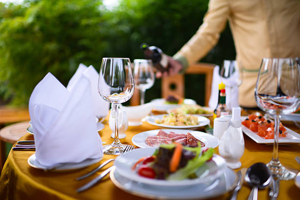 banquete e jantar festivo - dining table food elegance imagens e fotografias de stock